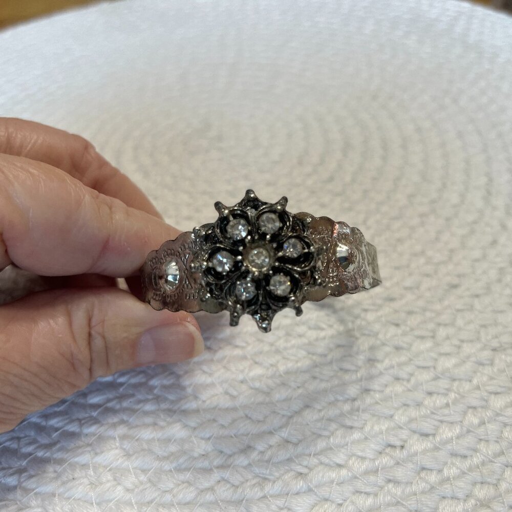Vintage SILVER-TONED Metal Cuff with RHINESTONE FLOWER Bracelet (EUC) #987D